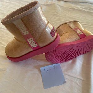 UGG Unisex-Kids Classic Clear Mini - Waterproof Size Little Kid 1